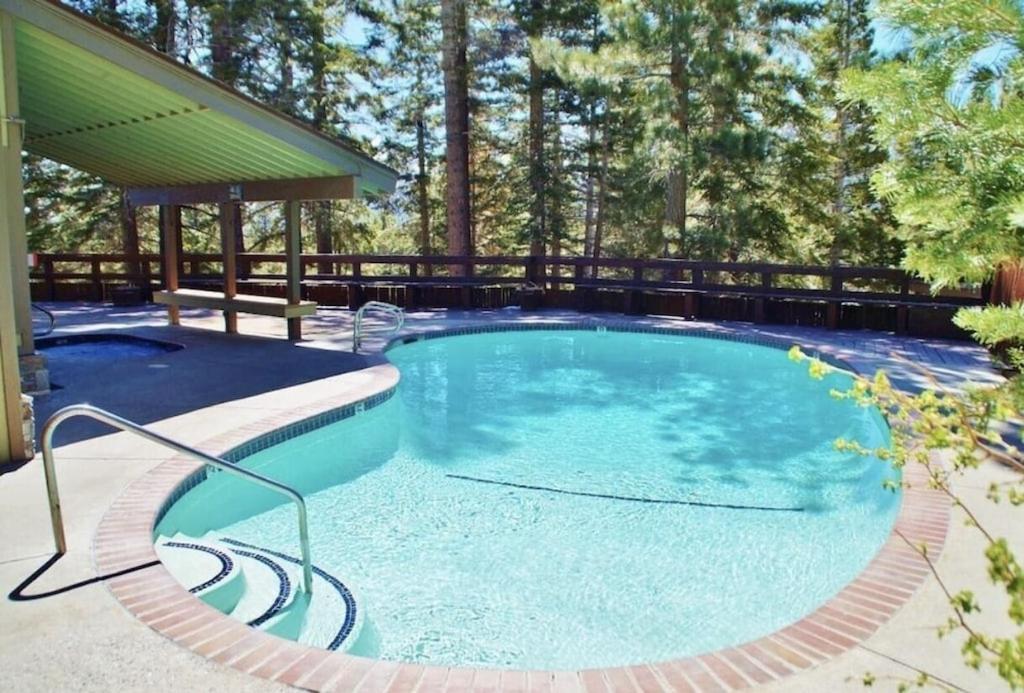 Cozy Condo Walking Distance To Village And Gondola W/ Pool/ Jacuzzi Sleeps 4. Мамът Лейкс Екстериор снимка